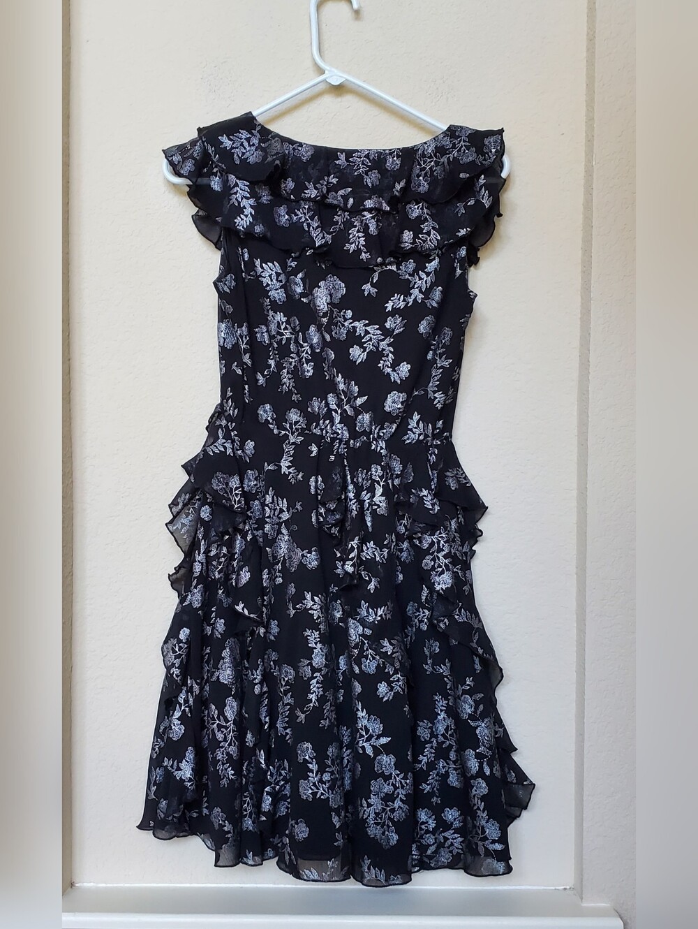 Lauren Ralph Lauren Black Label Floral Ruffle Midi Dress. Size 2 - Picture 5 of 8